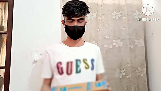 First time suck the delivery man because I was very horny