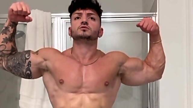Muscle Hunk Reveals His Monster Cock