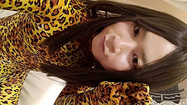Full body tights, raw change of clothes, female leopard print, man, masturbation