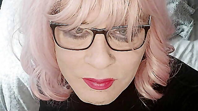 Juniper Berri UK crossdresser Sunday dildo fun