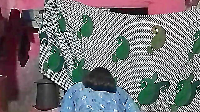 Maduri bhabhi crasdressing