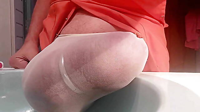 Erotic Bulging in the Sink