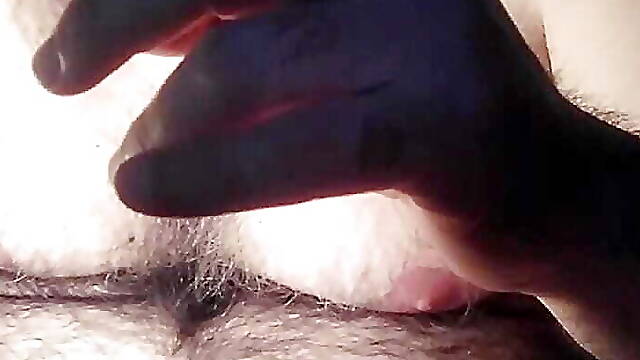 Segone Lungo Col Cazzo in Primissimo Piano Con Una Bela Goccia Di Precum