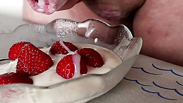 Strawbeerries with cum creme