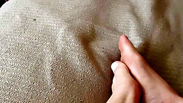 My lovely toes n feet be kind
