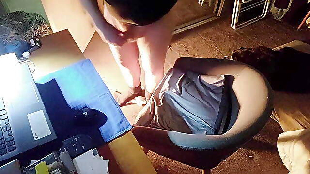 Horny Daddy Loves Wankin while Watchin Porn