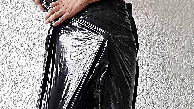 Playing with a vacuum cleaner and cumming