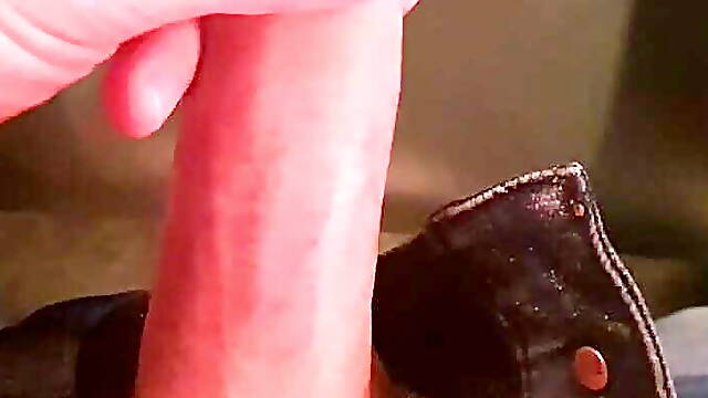 Extremely big cumshot from Luca Valen squirts everywhere