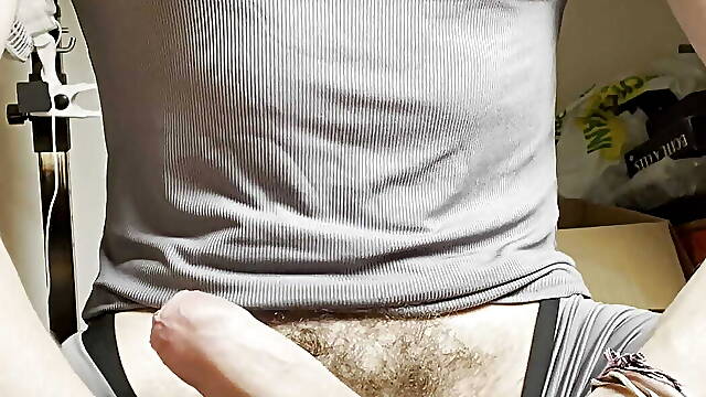 Sporty guy jerking off during his gym session - Hardim