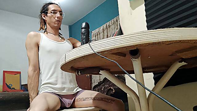 An Online Teacher is caught masturbating hands-free with sex toys under his underwear: Raba Erre Big