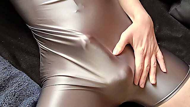 Wank and jerk off in Lycra Singlet