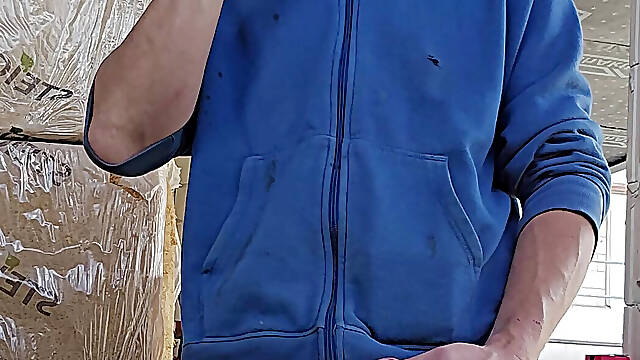 Pissing Mastubing Fingering And A Dildo Fuck While Working