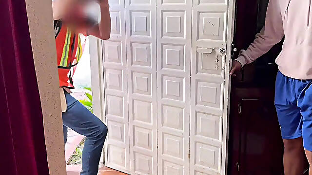 I pay a builder with a huge cock with sex