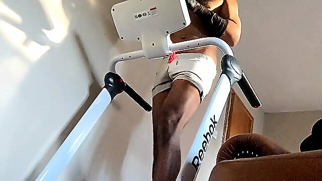 Bulge Treadmill Walk in Gray Shorts