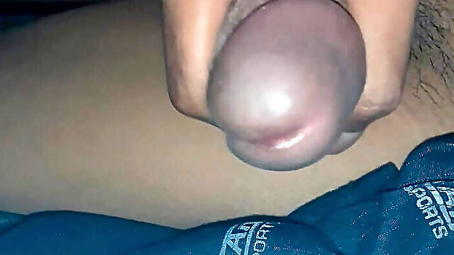 Shaking virgin cock to crot