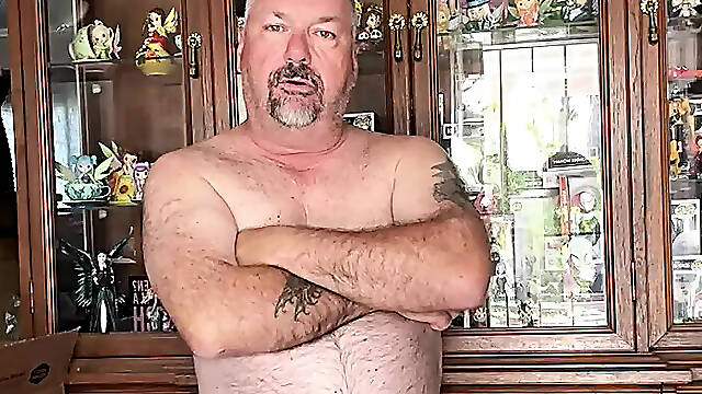 Luvbennude with an update and a strip