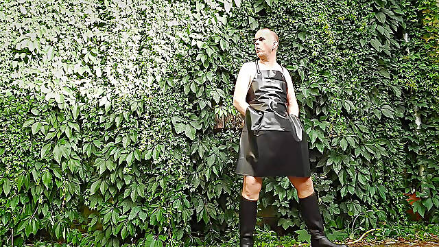 The Horny Rubber Gardener 21 - Wet Play, Cumshots XL &amp; Piss