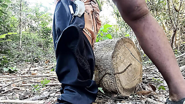 Quickie masturbating in the woods