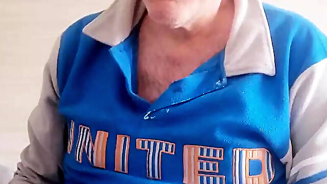 I Masturbate My Cock with a Squirt of Cum for My Friend Andrea