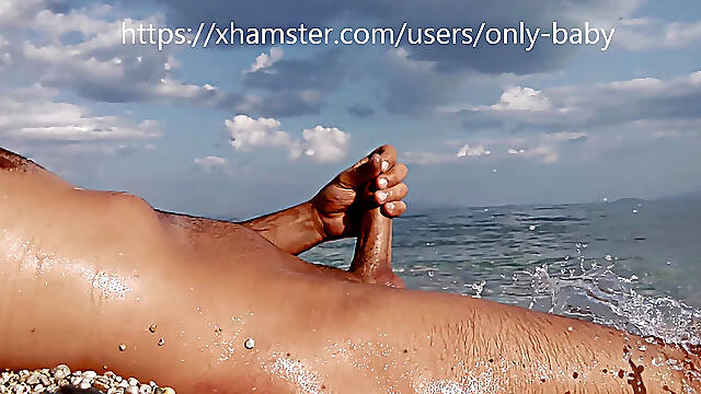 Enjoying the Sea and the Sun, at the Same Time the Addiction Is Great and a Masturbation with Ejaculation Is Imposed