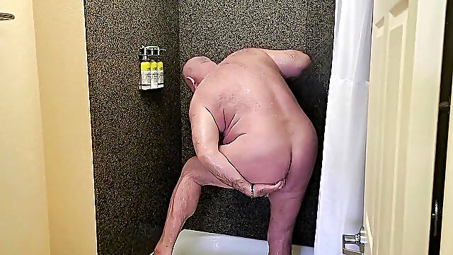 Bear Takes a Shower for You!!