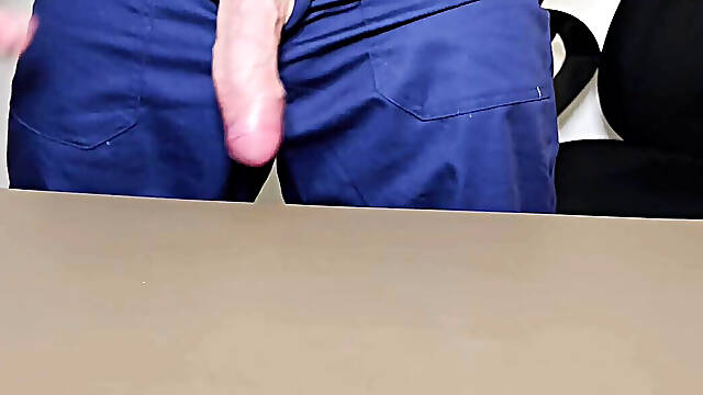 Unbeschnittener Handwerker schwanz wichsen