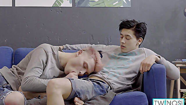 Horny Twink Oliver V Gets His Butt Fucked By Sexy Logan S!