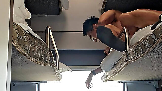 Nude masturbation cumshot 2 in high-speed rail