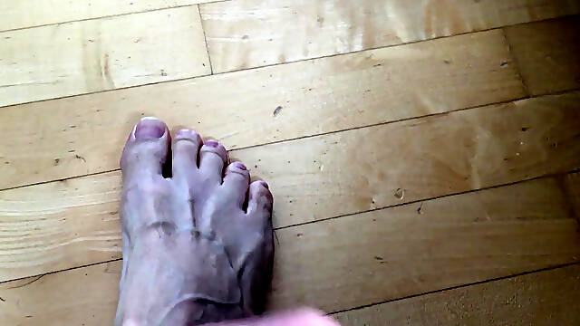 Foot and toe play