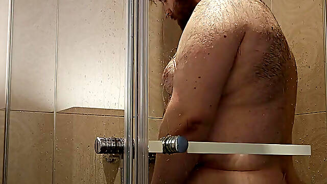 Chub Showering - Prague