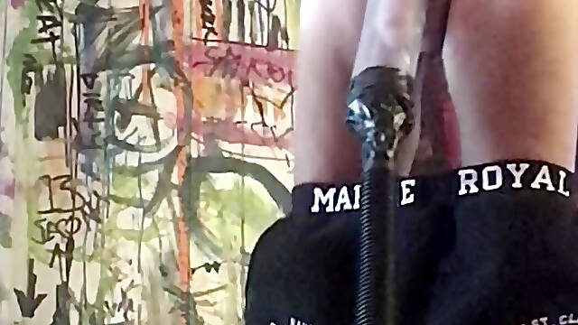 Nice lng sucking big cock with a vacuum