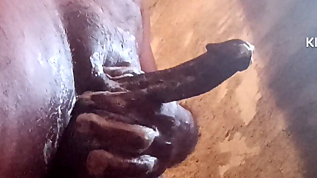 See how hot it is to masturbate with it.