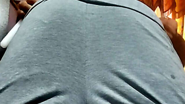 White big butt bottom takes 9 inch BBC ,