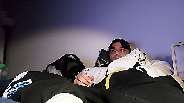 Suddenly really hurry jerking in bed