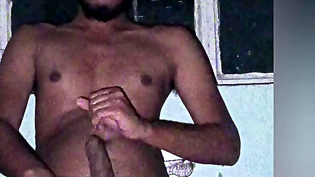 Aadhi Raat ko Utha Mood bana to Muth Mari Nanga hoke.