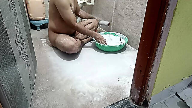 Nanga hokar denting painting chal rahi hai