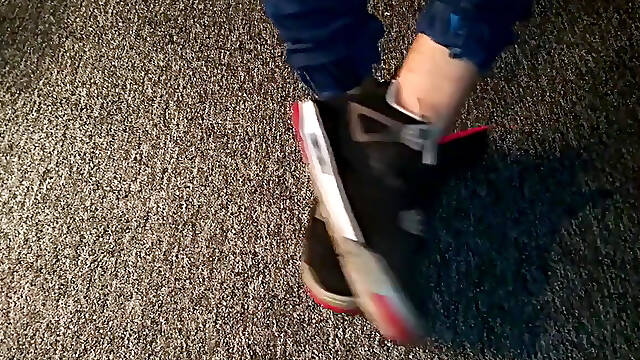 Sneakers Play and Cum Jordan Retro Iv