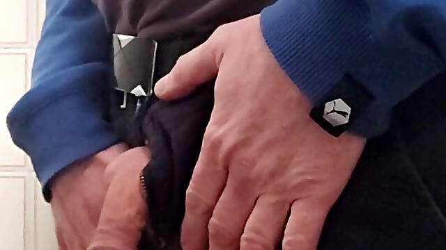 Piss, toilette, wc, flacid cock, pubblic