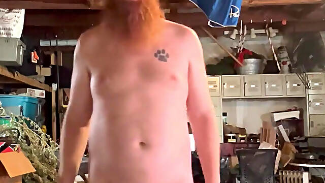 Redneck Needs to Piss!