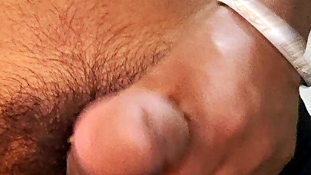 Apni chachi ki body theek kar chut ke jhant ke dalte land khada kar liya