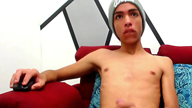 Show Webcam of Colombian Vergon and Long Hair