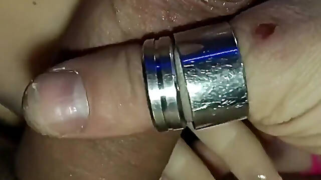 Sperma Spills When Long Nails Dig Deep
