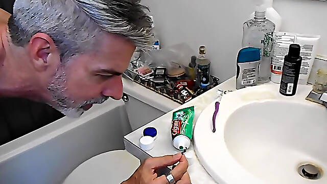Giant Armpit Sniffer - Daddy Giant 13