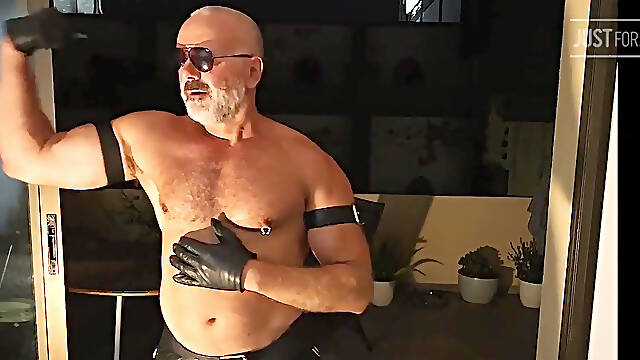 I Have Been Asked to Do a Longer Flexing Vid - Who Am I to Reject That Request