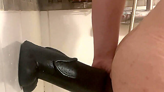 Anal XXL Black Dildo in ass