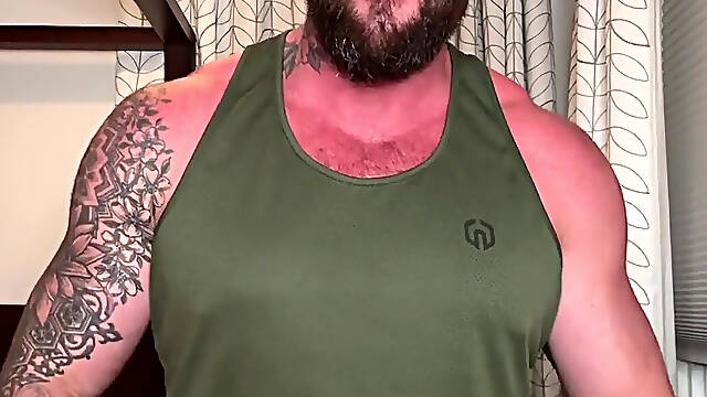Huge Cumshot From a Thick Guy
