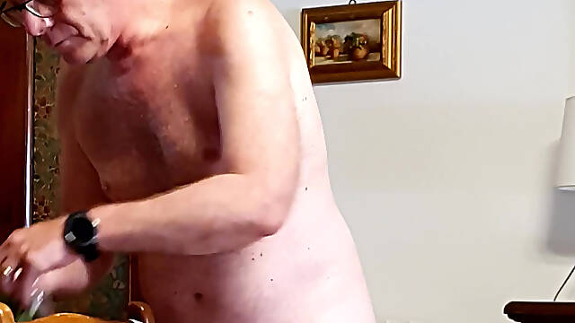 Nude ad home