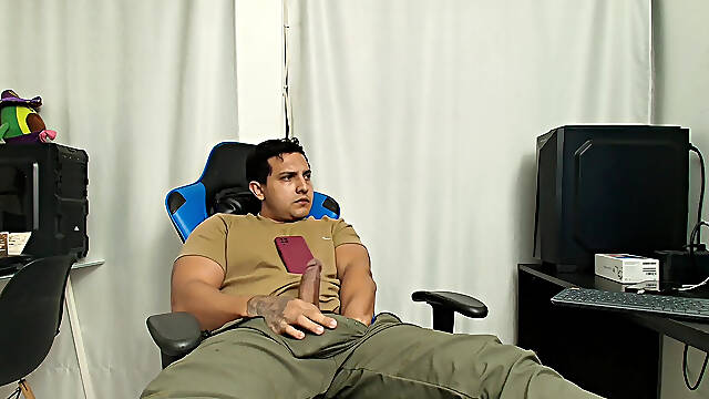 I like to masturbate in the office