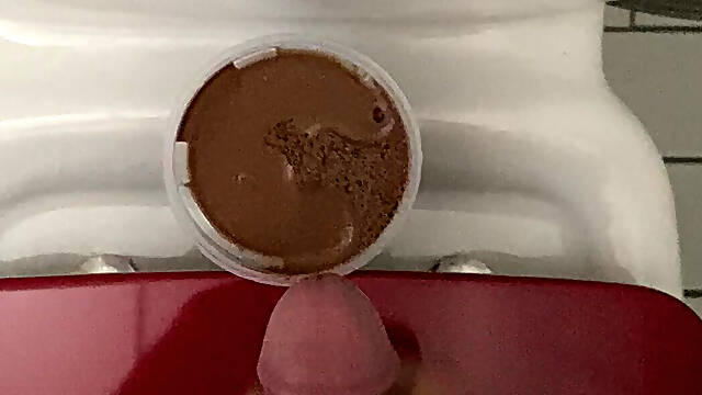 Adding some fresh cream to the dessert