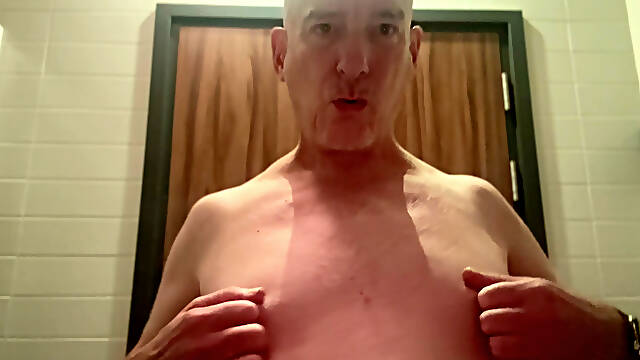 Daddy Cum Pig nipple play at the Gym